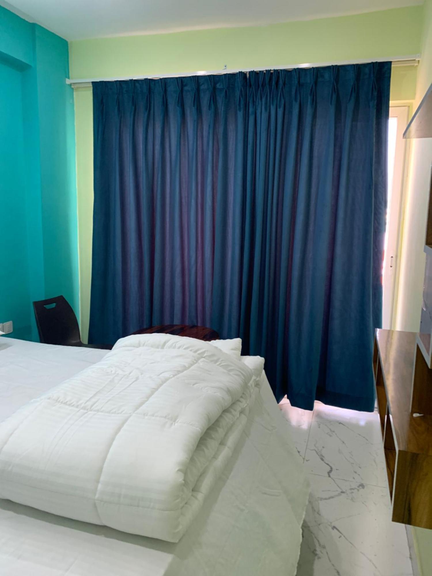 Abode Guest House Велика Нойда Екстер'єр фото