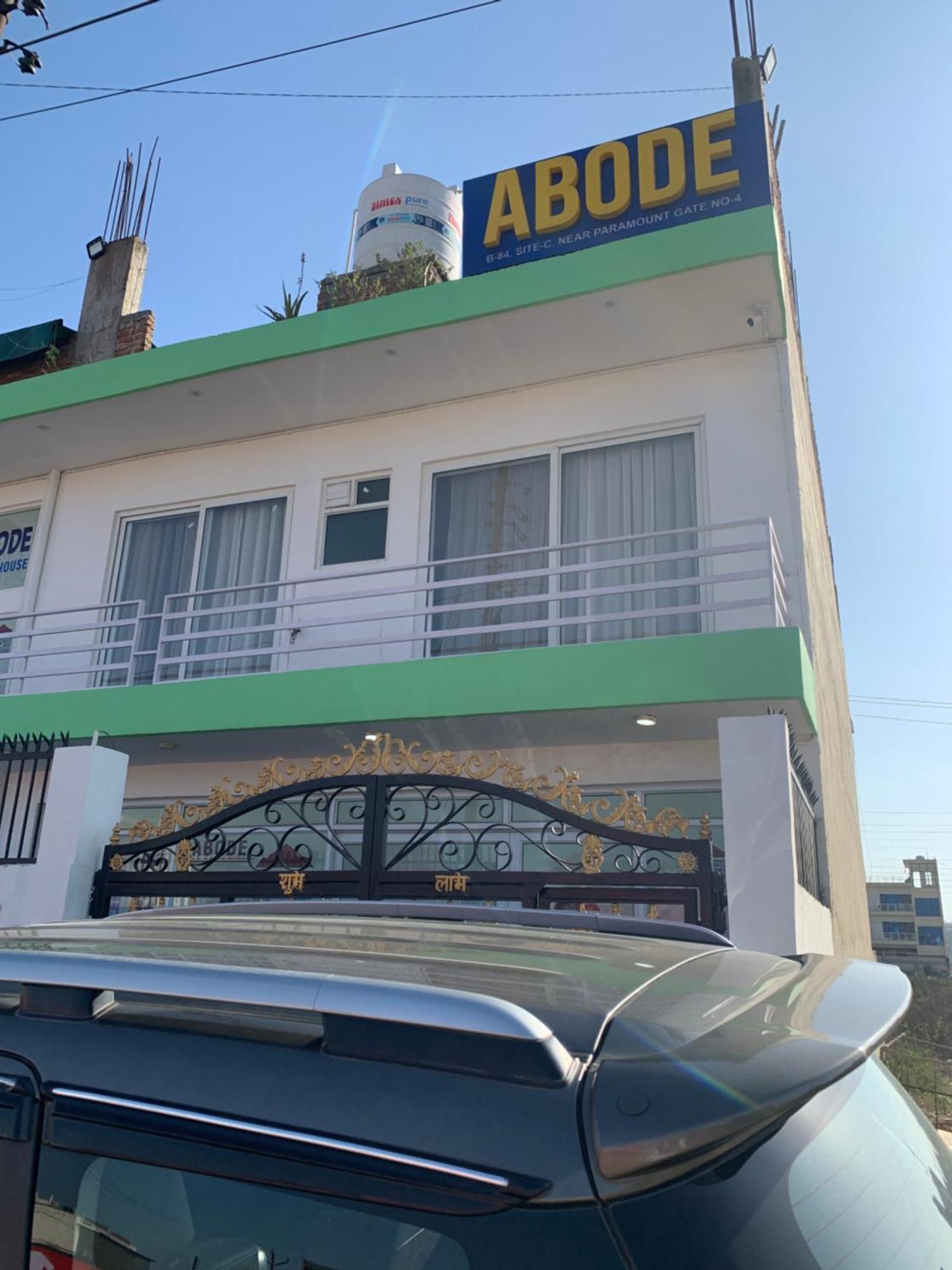 Abode Guest House Велика Нойда Екстер'єр фото