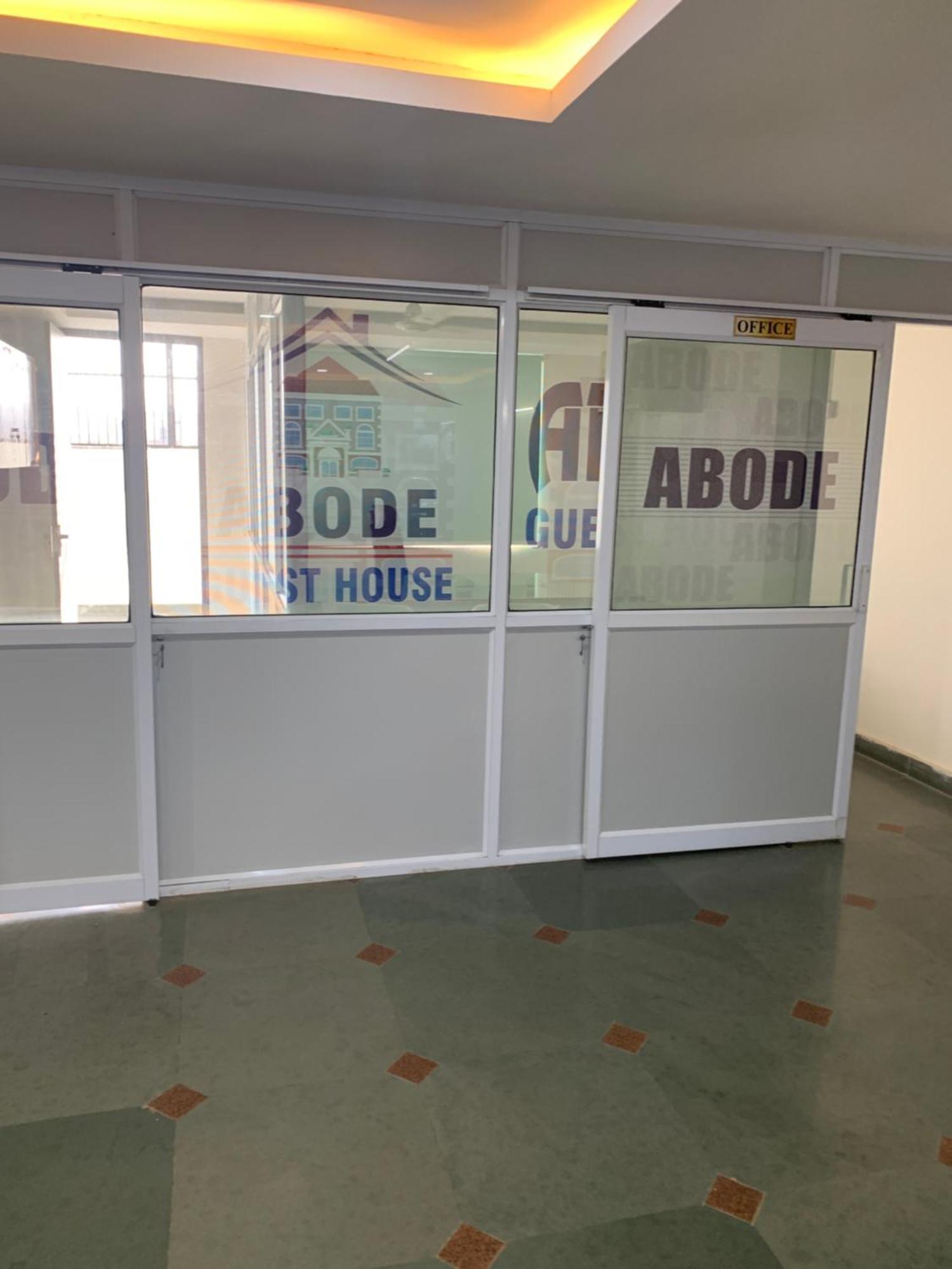 Abode Guest House Велика Нойда Екстер'єр фото